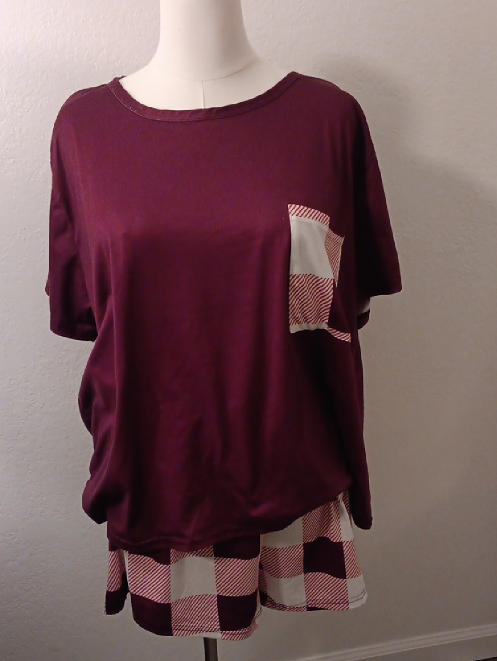 Women’s Short Sleeve Pocket Top in Burgundy